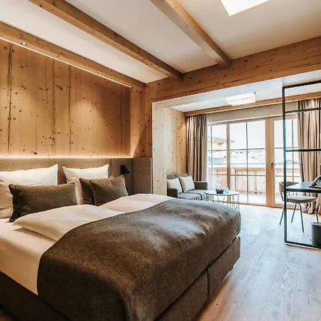 Nova Moments Boutique 4*