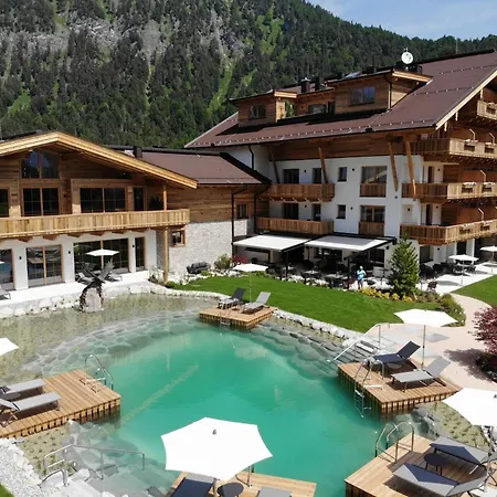 Nova Moments Boutique 4*