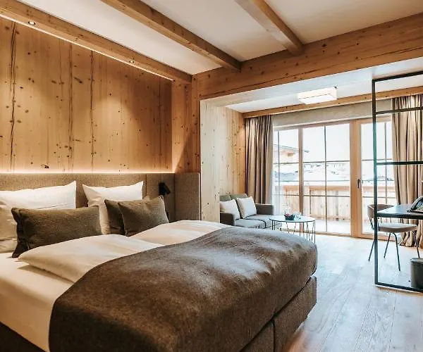 Nova Moments Boutique 4*