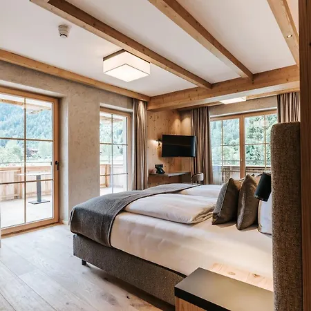 Hotel Nova Moments Boutique 4*