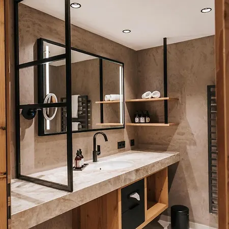 Nova Moments Boutique 4*